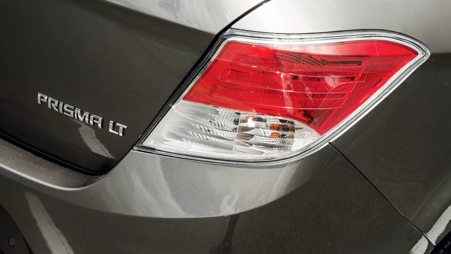 ...e das lanternas fumê | <a href="https://beta-develop.quatrorodas.abril.com.br/carros/testes/chevrolet-prisma-ltz-1-4-737233.shtml" rel="migration">Leia mais</a> ...e das lanternas fumê | <a href="https://beta-develop.quatrorodas.abril.com.br/carros/testes/chevrolet-prisma-ltz-1-4-737233.shtml" rel="migration">Leia mais</a>