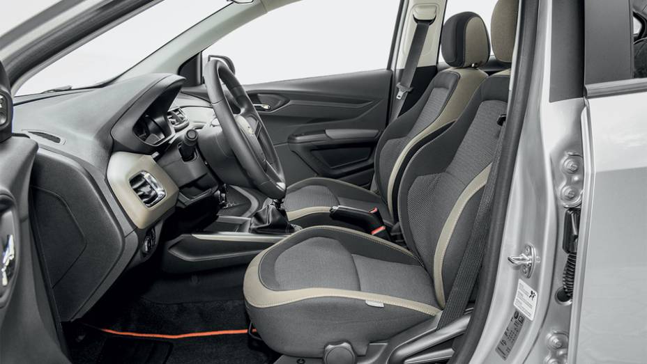 Posi&ccedil;&atilde;o de dirigir e espaço na dianteira... | <a href="https://beta-develop.quatrorodas.abril.com.br/carros/testes/chevrolet-prisma-ltz-1-4-737233.shtml" rel="migration">Leia mais</a>