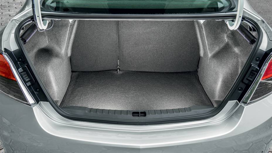 Porta-malas cresceu de 439 para 500 litros | <a href="https://beta-develop.quatrorodas.abril.com.br/carros/testes/chevrolet-prisma-ltz-1-4-737233.shtml" rel="migration">Leia mais</a> Porta-malas cresceu de 439 para 500 litros | <a href="https://beta-develop.quatrorodas.abril.com.br/carros/testes/chevrolet-prisma-ltz-1-4-737233.shtml" rel="migration">Leia mais</a>