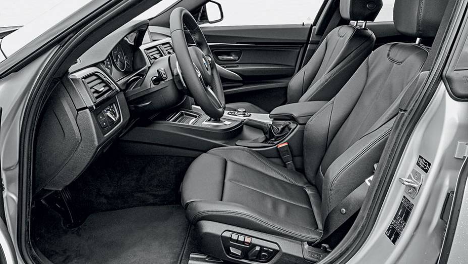 Com exceção da posição de dirigir, já que o motorista fica 6 cm mais alto que no sedã | <a href="https://beta-develop.quatrorodas.abril.com.br/carros/impressoes/bmw-335i-gt-740953.shtml" rel="migration">Leia mais</a> Com exceção da posição de dirigir, já que o motorista fica 6 cm mais alto que no sedã | <a href="https://beta-develop.quatrorodas.abril.com.br/carros/impressoes/bmw-335i-gt-740953.shtml" rel="migration">Leia mais</a>