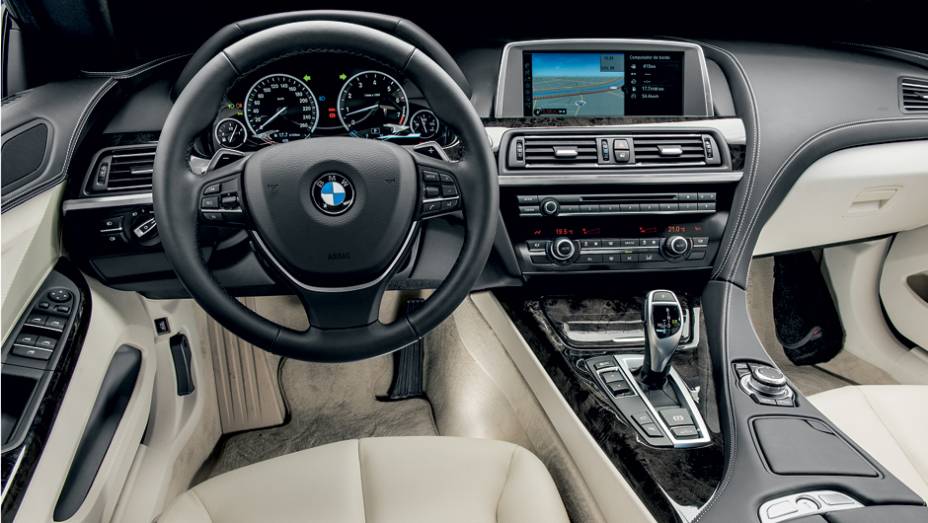 Interior claro &eacute; belo, mas suja s&oacute; com o olhar | <a href="https://beta-develop.quatrorodas.abril.com.br/carros/lancamentos/bmw-serie-6-gran-coupe-740122.shtml" rel="migration">Leia mais</a>