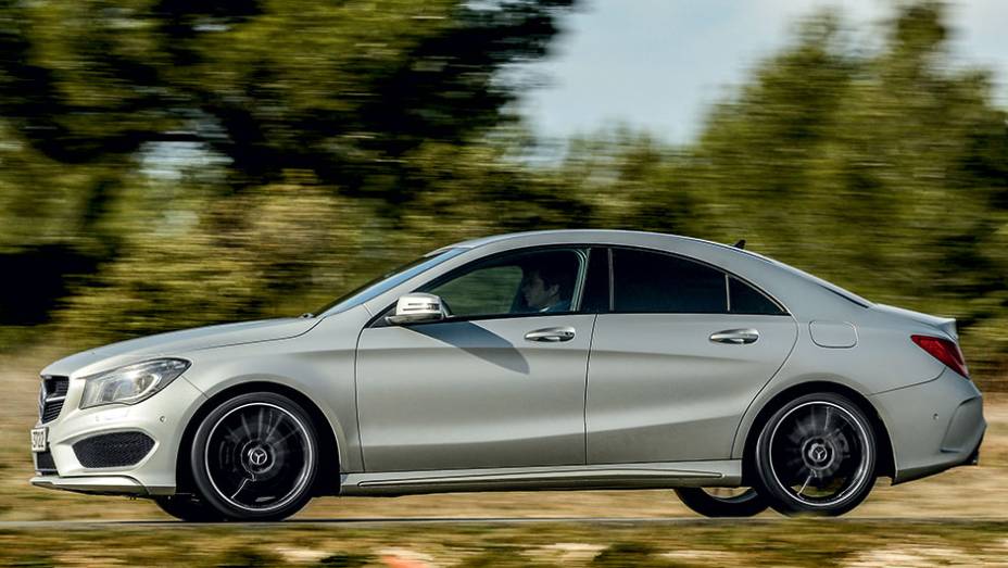 O CLA é o carro de produção atual com o menor coeficiente aerodinâmico (0,22), melhor que o do Toyota Prius (0,25) | <a href="https://beta-develop.quatrorodas.abril.com.br/carros/impressoes/mercedes-benz-cla-250-740748.shtml" rel="migration">Leia mais</a> O CLA é o carro de produção atual com o menor coeficiente aerodinâmico (0,22), melhor que o do Toyota Prius (0,25) | <a href="https://beta-develop.quatrorodas.abril.com.br/carros/impressoes/mercedes-benz-cla-250-740748.shtml" rel="migration">Leia mais</a>
