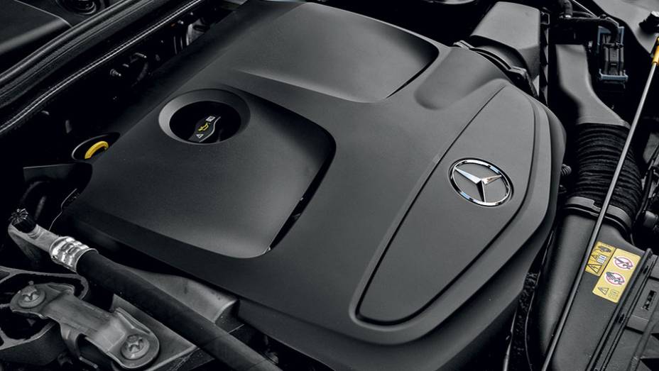 Seu motor é um 2.0 turbinado com 211 cv | <a href="https://beta-develop.quatrorodas.abril.com.br/carros/impressoes/mercedes-benz-cla-250-740748.shtml" rel="migration">Leia mais</a>