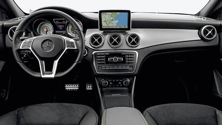 O interior é basicamente o mesmo do Classe A, com suas cinco saídas de ar e o monitor saliente ao estilo tablet | <a href="https://beta-develop.quatrorodas.abril.com.br/carros/impressoes/mercedes-benz-cla-250-740748.shtml" rel="migration">Leia mais</a> O interior é basicamente o mesmo do Classe A, com suas cinco saídas de ar e o monitor saliente ao estilo tablet | <a href="https://beta-develop.quatrorodas.abril.com.br/carros/impressoes/mercedes-benz-cla-250-740748.shtml" rel="migration">Leia mais</a>
