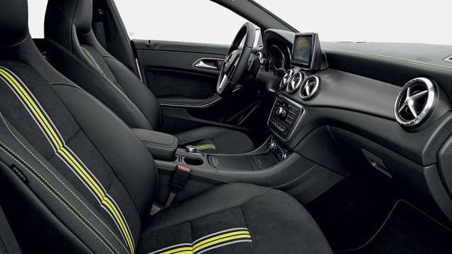 ...e bancos listrados dão um toque menos sóbrio, ideal para o público mais jovem | <a href="https://beta-develop.quatrorodas.abril.com.br/carros/impressoes/mercedes-benz-cla-250-740748.shtml" rel="migration">Leia mais</a> ...e bancos listrados dão um toque menos sóbrio, ideal para o público mais jovem | <a href="https://beta-develop.quatrorodas.abril.com.br/carros/impressoes/mercedes-benz-cla-250-740748.shtml" rel="migration">Leia mais</a>