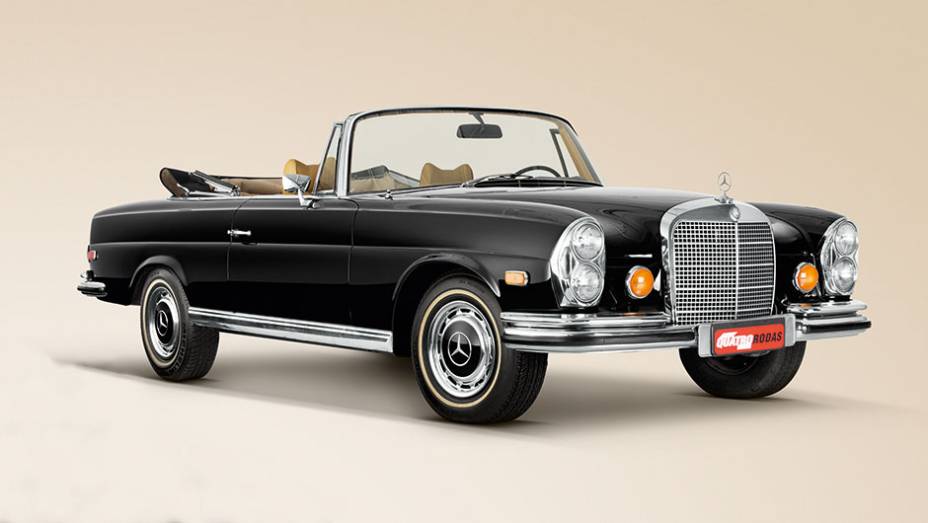 A dianteira seguia os faróis duplos típicos da família W111 | <a href="https://beta-develop.quatrorodas.abril.com.br/carros/classicos-grandescarros/mercedes-benz-w111-740911.shtml" rel="migration">Leia mais</a>