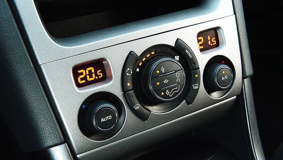 Ar-condicionado com ajuste digital e individual: exclusividade do 308 | <a href="https://beta-develop.quatrorodas.abril.com.br/carros/comparativos/peugeot-308-x-hyundai-i30-x-chevrolet-cruze-740626.shtml" rel="migration">Leia mais</a> Ar-condicionado com ajuste digital e individual: exclusividade do 308 | <a href="https://beta-develop.quatrorodas.abril.com.br/carros/comparativos/peugeot-308-x-hyundai-i30-x-chevrolet-cruze-740626.shtml" rel="migration">Leia mais</a>
