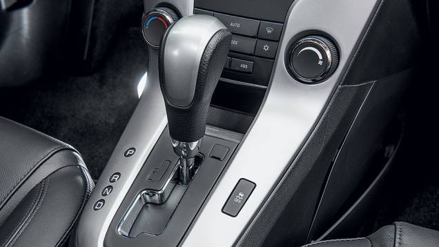Controle de estabilidade: só no Cruze é equipamento de série | <a href="https://beta-develop.quatrorodas.abril.com.br/carros/comparativos/peugeot-308-x-hyundai-i30-x-chevrolet-cruze-740626.shtml" rel="migration">Leia mais</a> Controle de estabilidade: só no Cruze é equipamento de série | <a href="https://beta-develop.quatrorodas.abril.com.br/carros/comparativos/peugeot-308-x-hyundai-i30-x-chevrolet-cruze-740626.shtml" rel="migration">Leia mais</a>