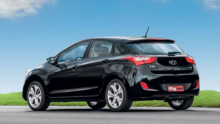 i30 herdou o motor 1.6 de 128/122 cv do pequeno HB20 | <a href="https://beta-develop.quatrorodas.abril.com.br/carros/comparativos/peugeot-308-x-hyundai-i30-x-chevrolet-cruze-740626.shtml" rel="migration">Leia mais</a>