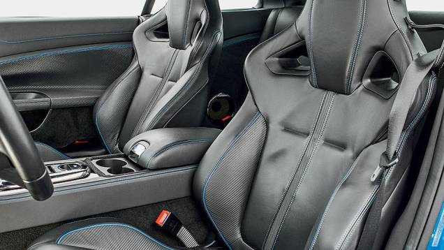 A bordo só há lugar para duas pessoas | <a href="https://beta-develop.quatrorodas.abril.com.br/carros/testes/jaguar-xkr-s-740665.shtml" rel="migration">Leia mais</a> A bordo só há lugar para duas pessoas | <a href="https://beta-develop.quatrorodas.abril.com.br/carros/testes/jaguar-xkr-s-740665.shtml" rel="migration">Leia mais</a>