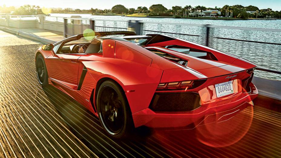 No antecessor, o V12 não ficava à mostra pelo vidro | <a href="https://beta-develop.quatrorodas.abril.com.br/carros/impressoes/lamborghini-aventador-lp-700-4-spyder-740729.shtml" rel="migration">Leia mais</a>