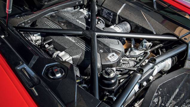 O motor &eacute; um V12 6.5 de 700 cv de pot&ecirc;ncia | <a href="https://beta-develop.quatrorodas.abril.com.br/carros/impressoes/lamborghini-aventador-lp-700-4-spyder-740729.shtml" rel="migration">Leia mais</a>