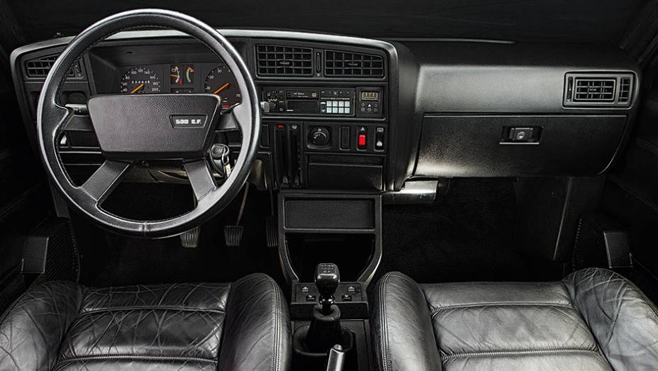 Ar, direção e banco de couro eram de série | <a href="https://beta-develop.quatrorodas.abril.com.br/carros/classicos-brasileiros/chevrolet-monza-classic-se-500-ef-740883.shtml" rel="migration">Leia mais</a> Ar, direção e banco de couro eram de série | <a href="https://beta-develop.quatrorodas.abril.com.br/carros/classicos-brasileiros/chevrolet-monza-classic-se-500-ef-740883.shtml" rel="migration">Leia mais</a>