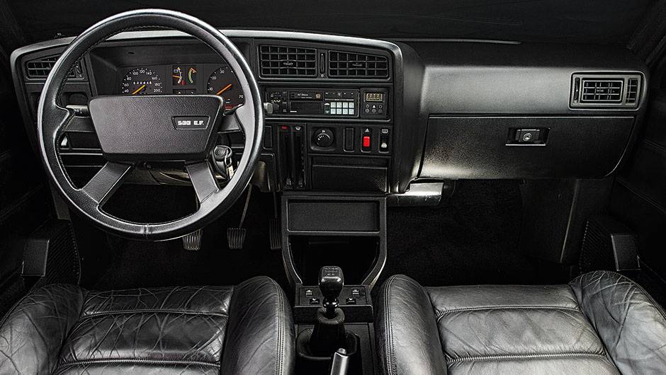 Ar, dire&ccedil;&atilde;o e banco de couro eram de s&eacute;rie | <a href="https://beta-develop.quatrorodas.abril.com.br/carros/classicos-brasileiros/chevrolet-monza-classic-se-500-ef-740883.shtml" rel="migration">Leia mais</a>