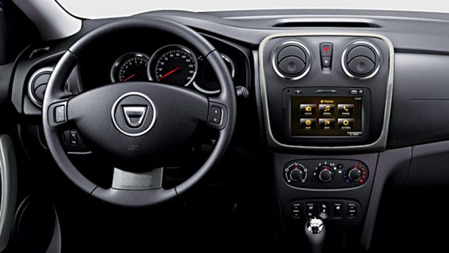 Novo monitor é opcional | <a href="https://beta-develop.quatrorodas.abril.com.br/carros/impressoes/dacia-sandero-740710.shtml" rel="migration">Leia mais</a> Novo monitor é opcional | <a href="https://beta-develop.quatrorodas.abril.com.br/carros/impressoes/dacia-sandero-740710.shtml" rel="migration">Leia mais</a>
