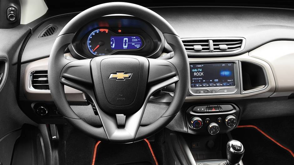 Meio digital, meio analógico, painel lembra o do Sonic | <a href="https://beta-develop.quatrorodas.abril.com.br/carros/comparativos/chevrolet-prisma-ltz-x-hyundai-hb20s-premium-740129.shtml" rel="migration">Leia mais</a> Meio digital, meio analógico, painel lembra o do Sonic | <a href="https://beta-develop.quatrorodas.abril.com.br/carros/comparativos/chevrolet-prisma-ltz-x-hyundai-hb20s-premium-740129.shtml" rel="migration">Leia mais</a>