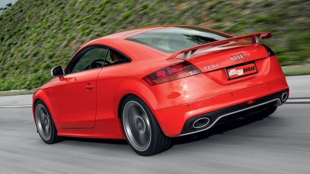 Asa impede que a traseira flutue em velocidade | <a href="https://beta-develop.quatrorodas.abril.com.br/carros/impressoes/audi-tt-rs-743371.shtml" rel="migration">Leia mais</a> Asa impede que a traseira flutue em velocidade | <a href="https://beta-develop.quatrorodas.abril.com.br/carros/impressoes/audi-tt-rs-743371.shtml" rel="migration">Leia mais</a>