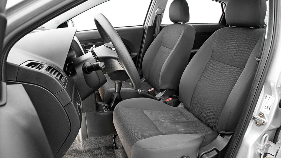 Bancos t&ecirc;m espuma dura... | <a href="https://beta-develop.quatrorodas.abril.com.br/carros/comparativos/jac-j3-1-5-s-x-chery-celer-1-5-744920.shtml" rel="migration">Leia mais</a>