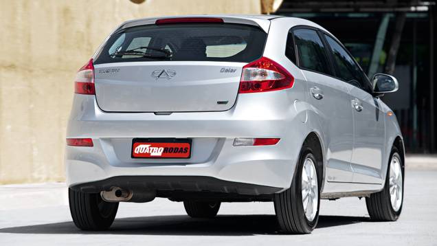 Luz de ré somente em um dos lados, no para-choque | <a href="https://beta-develop.quatrorodas.abril.com.br/carros/comparativos/jac-j3-1-5-s-x-chery-celer-1-5-744920.shtml" rel="migration">Leia mais</a> Luz de ré somente em um dos lados, no para-choque | <a href="https://beta-develop.quatrorodas.abril.com.br/carros/comparativos/jac-j3-1-5-s-x-chery-celer-1-5-744920.shtml" rel="migration">Leia mais</a>
