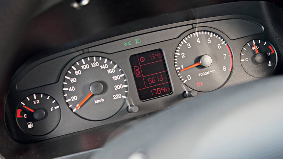 Painel parece o de um VW | <a href="https://beta-develop.quatrorodas.abril.com.br/carros/comparativos/jac-j3-1-5-s-x-chery-celer-1-5-744920.shtml" rel="migration">Leia mais</a> Painel parece o de um VW | <a href="https://beta-develop.quatrorodas.abril.com.br/carros/comparativos/jac-j3-1-5-s-x-chery-celer-1-5-744920.shtml" rel="migration">Leia mais</a>