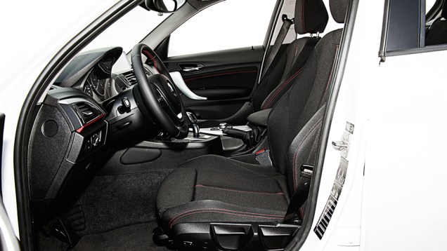 Pedal do acelerador com eixo inferior | <a href="https://beta-develop.quatrorodas.abril.com.br/carros/comparativos/mercedes-benz-200-x-bmw-118i-744296.shtml" rel="migration">Leia mais</a> Pedal do acelerador com eixo inferior | <a href="https://beta-develop.quatrorodas.abril.com.br/carros/comparativos/mercedes-benz-200-x-bmw-118i-744296.shtml" rel="migration">Leia mais</a>
