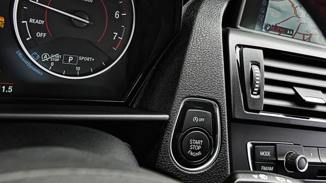 Partida por botão, só nas versões superiores | <a href="https://beta-develop.quatrorodas.abril.com.br/carros/comparativos/mercedes-benz-200-x-bmw-118i-744296.shtml" rel="migration">Leia mais</a> Partida por botão, só nas versões superiores | <a href="https://beta-develop.quatrorodas.abril.com.br/carros/comparativos/mercedes-benz-200-x-bmw-118i-744296.shtml" rel="migration">Leia mais</a>