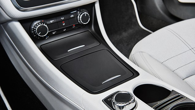 No console, praticidade | <a href="https://beta-develop.quatrorodas.abril.com.br/carros/comparativos/mercedes-benz-200-x-bmw-118i-744296.shtml" rel="migration">Leia mais</a> No console, praticidade | <a href="https://beta-develop.quatrorodas.abril.com.br/carros/comparativos/mercedes-benz-200-x-bmw-118i-744296.shtml" rel="migration">Leia mais</a>