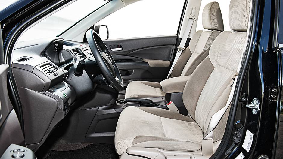 Interior claro contribui para a sensação de amplitude da cabine | <a href="https://beta-develop.quatrorodas.abril.com.br/carros/comparativos/honda-cr-v-x-hyundai-ix35-744731.shtml" rel="migration">Leia mais</a> Interior claro contribui para a sensação de amplitude da cabine | <a href="https://beta-develop.quatrorodas.abril.com.br/carros/comparativos/honda-cr-v-x-hyundai-ix35-744731.shtml" rel="migration">Leia mais</a>