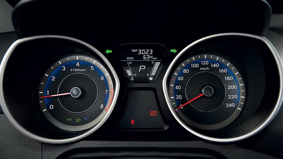 Computador de bordo n&atilde;o registra o consumo | <a href="https://beta-develop.quatrorodas.abril.com.br/carros/lancamentos/hyundai-elantra-2-0-flex-742637.shtml" rel="migration">Leia mais</a>