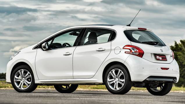 O 208 é o dono do design mais inovador deste comparativo | <a href="https://beta-develop.quatrorodas.abril.com.br/carros/comparativos/hatches-compactos-premium-743627.shtml" rel="migration">Leia mais</a> O 208 é o dono do design mais inovador deste comparativo | <a href="https://beta-develop.quatrorodas.abril.com.br/carros/comparativos/hatches-compactos-premium-743627.shtml" rel="migration">Leia mais</a>