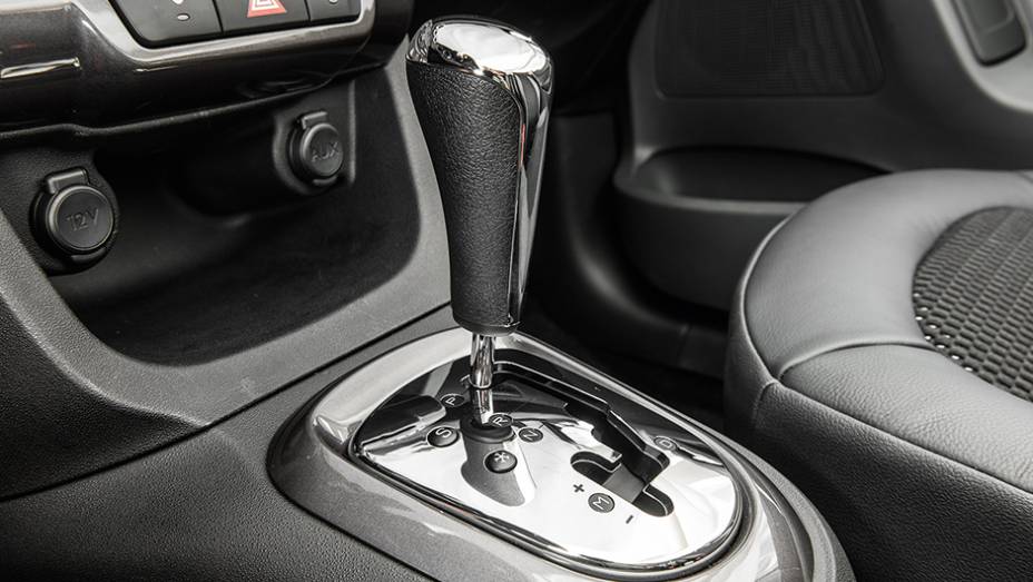 Transmissão sequencial conta com opção "Sport" | <a href="https://beta-develop.quatrorodas.abril.com.br/carros/comparativos/hatches-compactos-premium-743627.shtml" rel="migration">Leia mais</a> Transmissão sequencial conta com opção "Sport" | <a href="https://beta-develop.quatrorodas.abril.com.br/carros/comparativos/hatches-compactos-premium-743627.shtml" rel="migration">Leia mais</a>