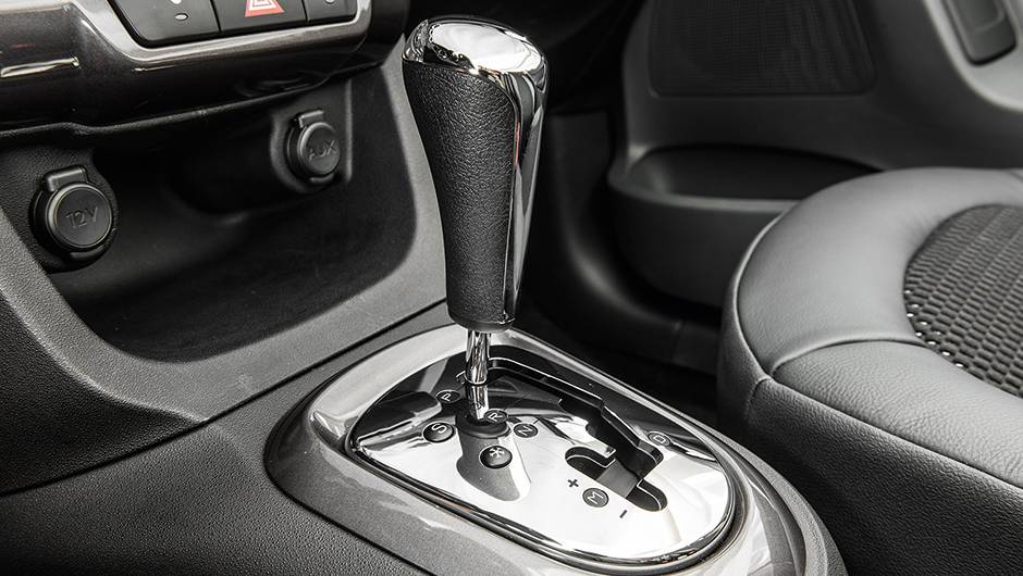 Transmissão sequencial conta com opção "Sport" | <a href="https://beta-develop.quatrorodas.abril.com.br/carros/comparativos/hatches-compactos-premium-743627.shtml" rel="migration">Leia mais</a> Transmissão sequencial conta com opção "Sport" | <a href="https://beta-develop.quatrorodas.abril.com.br/carros/comparativos/hatches-compactos-premium-743627.shtml" rel="migration">Leia mais</a>