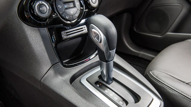 Caixa automatizada de seis marchas faz escada para motor | <a href="https://beta-develop.quatrorodas.abril.com.br/carros/comparativos/hatches-compactos-premium-743627.shtml" rel="migration">Leia mais</a> Caixa automatizada de seis marchas faz escada para motor | <a href="https://beta-develop.quatrorodas.abril.com.br/carros/comparativos/hatches-compactos-premium-743627.shtml" rel="migration">Leia mais</a>