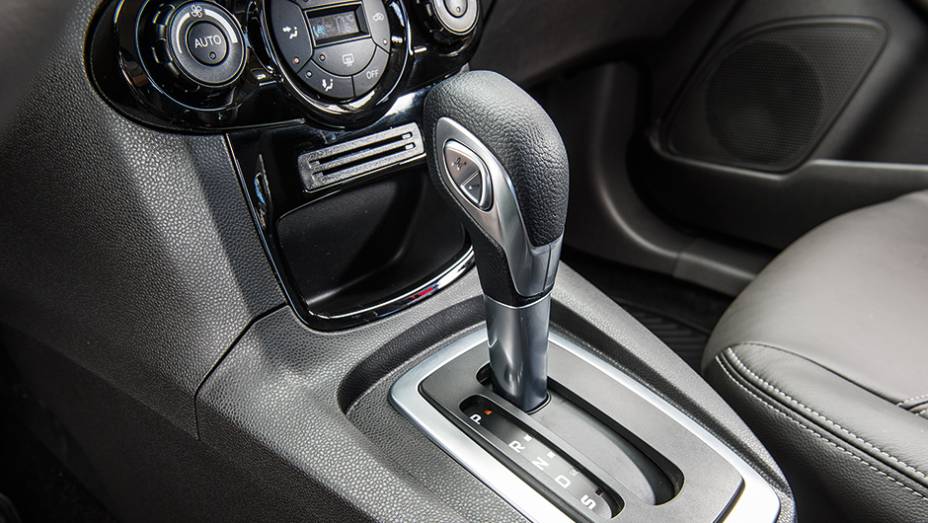 Caixa automatizada de seis marchas faz escada para motor | <a href="https://beta-develop.quatrorodas.abril.com.br/carros/comparativos/hatches-compactos-premium-743627.shtml" rel="migration">Leia mais</a> Caixa automatizada de seis marchas faz escada para motor | <a href="https://beta-develop.quatrorodas.abril.com.br/carros/comparativos/hatches-compactos-premium-743627.shtml" rel="migration">Leia mais</a>