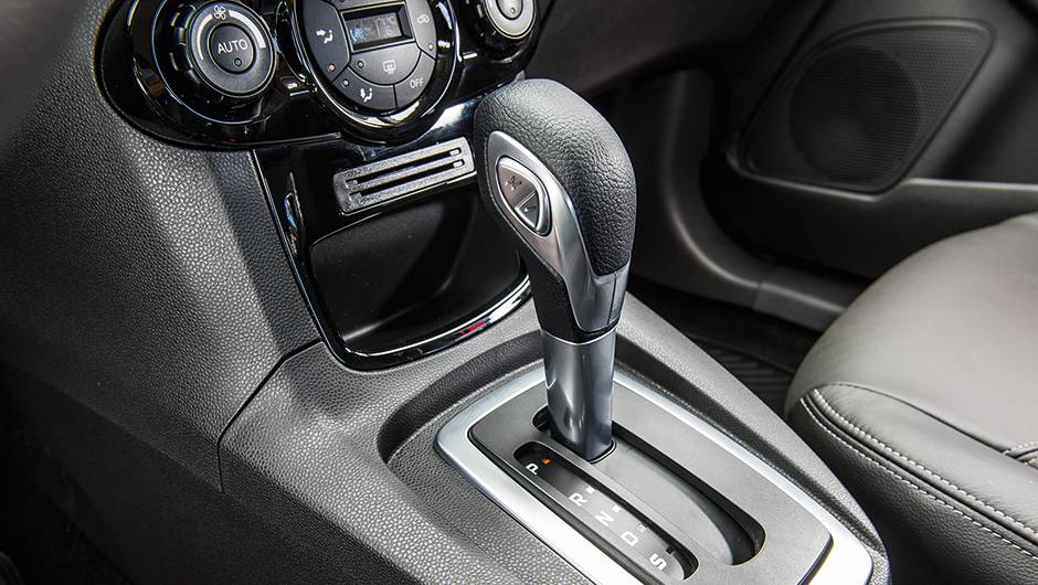Caixa automatizada de seis marchas faz escada para motor | <a href="https://beta-develop.quatrorodas.abril.com.br/carros/comparativos/hatches-compactos-premium-743627.shtml" rel="migration">Leia mais</a> Caixa automatizada de seis marchas faz escada para motor | <a href="https://beta-develop.quatrorodas.abril.com.br/carros/comparativos/hatches-compactos-premium-743627.shtml" rel="migration">Leia mais</a>
