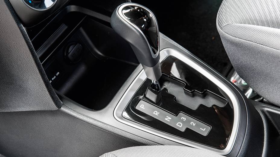 Transmissão automática com quatro marchas | <a href="https://beta-develop.quatrorodas.abril.com.br/carros/comparativos/hatches-compactos-premium-743627.shtml" rel="migration">Leia mais</a> Transmissão automática com quatro marchas | <a href="https://beta-develop.quatrorodas.abril.com.br/carros/comparativos/hatches-compactos-premium-743627.shtml" rel="migration">Leia mais</a>