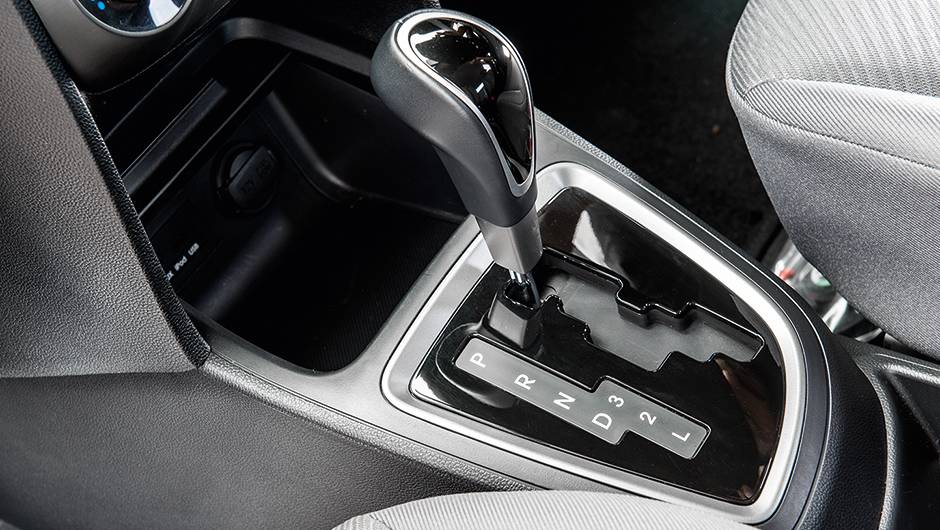Transmissão automática com quatro marchas | <a href="https://beta-develop.quatrorodas.abril.com.br/carros/comparativos/hatches-compactos-premium-743627.shtml" rel="migration">Leia mais</a> Transmissão automática com quatro marchas | <a href="https://beta-develop.quatrorodas.abril.com.br/carros/comparativos/hatches-compactos-premium-743627.shtml" rel="migration">Leia mais</a>