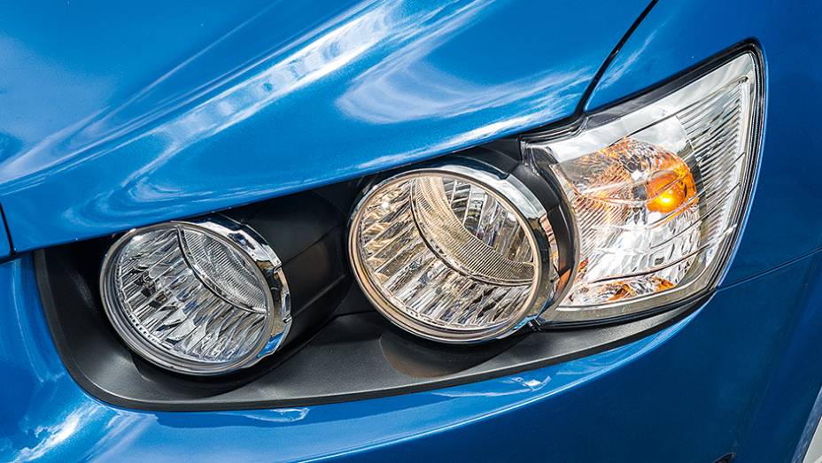 Nos faróis, cada projetor tem sua própria lente | <a href="https://beta-develop.quatrorodas.abril.com.br/carros/comparativos/hatches-compactos-premium-743627.shtml" rel="migration">Leia mais</a> Nos faróis, cada projetor tem sua própria lente | <a href="https://beta-develop.quatrorodas.abril.com.br/carros/comparativos/hatches-compactos-premium-743627.shtml" rel="migration">Leia mais</a>