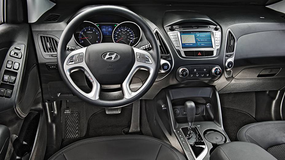 Visual elegante tenta camuflar menor rigor no acabamento | <a href="https://beta-develop.quatrorodas.abril.com.br/carros/comparativos/honda-cr-v-x-hyundai-ix35-744731.shtml" rel="migration">Leia mais</a> Visual elegante tenta camuflar menor rigor no acabamento | <a href="https://beta-develop.quatrorodas.abril.com.br/carros/comparativos/honda-cr-v-x-hyundai-ix35-744731.shtml" rel="migration">Leia mais</a>