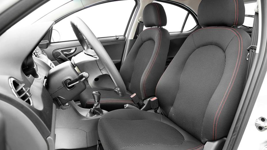 Bancos s&atilde;o macios | <a href="https://beta-develop.quatrorodas.abril.com.br/carros/comparativos/jac-j3-1-5-s-x-chery-celer-1-5-744920.shtml" rel="migration">Leia mais</a>