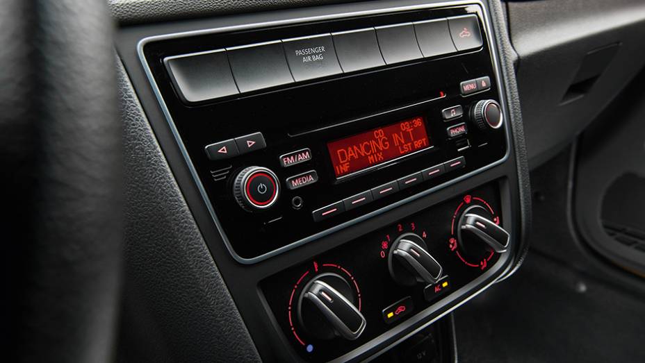 O rádio agora mostra gráfico do sensor de ré | <a href="https://beta-develop.quatrorodas.abril.com.br/carros/lancamentos/vw-saveiro-cross-2014-743387.shtml" rel="migration">Leia mais</a> O rádio agora mostra gráfico do sensor de ré | <a href="https://beta-develop.quatrorodas.abril.com.br/carros/lancamentos/vw-saveiro-cross-2014-743387.shtml" rel="migration">Leia mais</a>