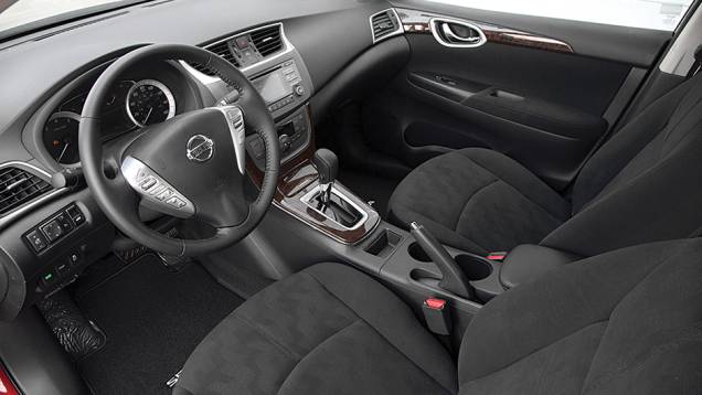 Na versão SL, o câmbio é CVT; a básica S vem com um manual de seis marchas | <a href="https://beta-develop.quatrorodas.abril.com.br/carros/impressoes/nissan-sentra-1-8-744751.shtml" rel="migration">Leia mais</a> Na versão SL, o câmbio é CVT; a básica S vem com um manual de seis marchas | <a href="https://beta-develop.quatrorodas.abril.com.br/carros/impressoes/nissan-sentra-1-8-744751.shtml" rel="migration">Leia mais</a>