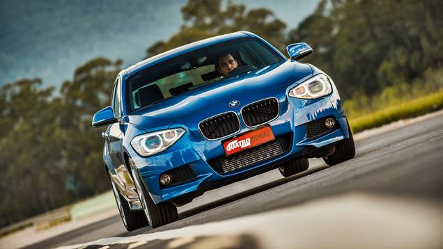 O para-choque redesenhado deixou o hatch com visual de carro nervoso | <a href="https://beta-develop.quatrorodas.abril.com.br/carros/testes/bmw-125i-m-sport-748254.shtml" rel="migration">Leia mais</a>