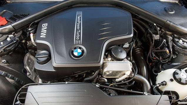 Motor 2.0 de quatro cilindros gera 218 cv de pot&ecirc;ncia | <a href="https://beta-develop.quatrorodas.abril.com.br/carros/testes/bmw-125i-m-sport-748254.shtml" rel="migration">Leia mais</a>