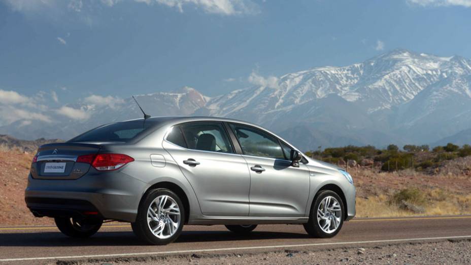 Além do 1.6 THP (com 163 cv), ele terá motor 2.0 Flex nas versões mais baratas | <a href="https://beta-develop.quatrorodas.abril.com.br/carros/lancamentos/citroen-c4-lounge-749737.shtml" rel="migration">Saiba mais sobre o C4 Lounge</a> | <a href="https://beta-develop.quatrorodas.abril.com.br/carros" rel="migration"></a> Além do 1.6 THP (com 163 cv), ele terá motor 2.0 Flex nas versões mais baratas | <a href="https://beta-develop.quatrorodas.abril.com.br/carros/lancamentos/citroen-c4-lounge-749737.shtml" rel="migration">Saiba mais sobre o C4 Lounge</a> | <a href="https://beta-develop.quatrorodas.abril.com.br/carros" rel="migration"></a>