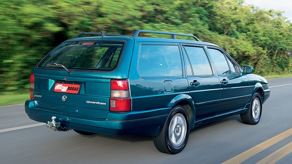 A ampla tampa dava acesso ao porta-malas de 385 litros | <a href="https://beta-develop.quatrorodas.abril.com.br/carros/classicos-brasileiros/volkswagen-quantum-segunda-geracao-746867.shtml" rel="migration">Leia mais</a> A ampla tampa dava acesso ao porta-malas de 385 litros | <a href="https://beta-develop.quatrorodas.abril.com.br/carros/classicos-brasileiros/volkswagen-quantum-segunda-geracao-746867.shtml" rel="migration">Leia mais</a>