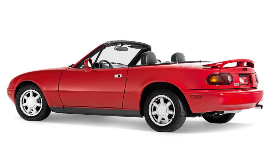 Para ser leve, tinha o mínimo de itens de série: direção e ar eram opcionais | <a href="https://beta-develop.quatrorodas.abril.com.br/carros/classicos-grandescarros/mazda-mx-5-miata-747828.shtml" rel="migration">Leia mais</a>