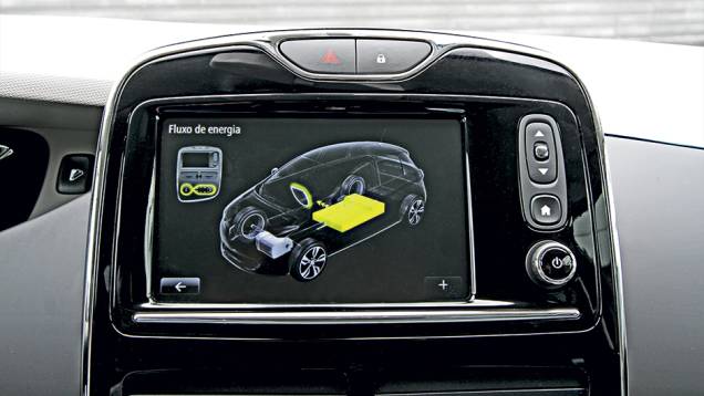 Tela monitora o fluxo de energia | <a href="https://beta-develop.quatrorodas.abril.com.br/carros/impressoes/renault-zoe-747928.shtml" rel="migration">Leia mais</a> Tela monitora o fluxo de energia | <a href="https://beta-develop.quatrorodas.abril.com.br/carros/impressoes/renault-zoe-747928.shtml" rel="migration">Leia mais</a>