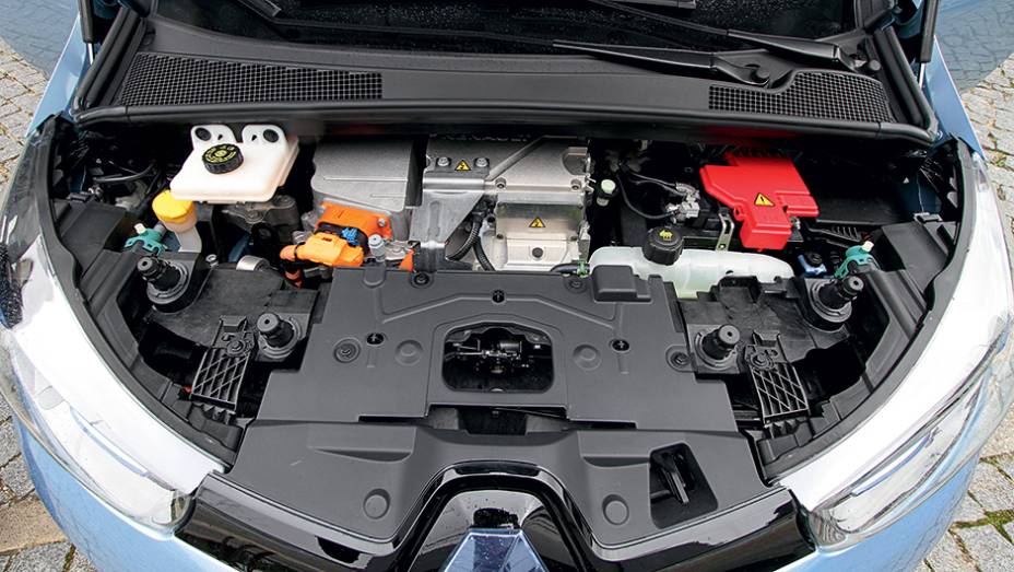 Motor elétrico chega a 88 cv | <a href="https://beta-develop.quatrorodas.abril.com.br/carros/impressoes/renault-zoe-747928.shtml" rel="migration">Leia mais</a>