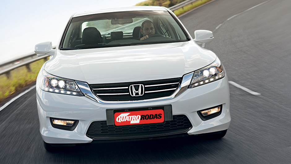 Na nona gera&ccedil;&atilde;o, o sed&atilde; Accord conserva seu tradicional visual | <a href="https://beta-develop.quatrorodas.abril.com.br/carros/testes/honda-accord-748896.shtml" rel="migration">Leia mais</a>